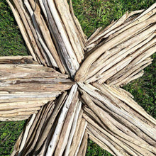 Charger l'image dans la galerie, STAR - Oeuvre en bois de grève