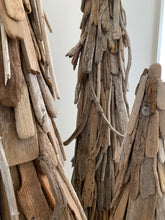 Charger l&#39;image dans la galerie, TREE - Oeuvre en bois de grève
